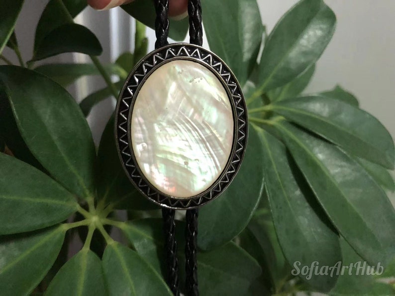 Mother of Pearl Shell Bolo Tie