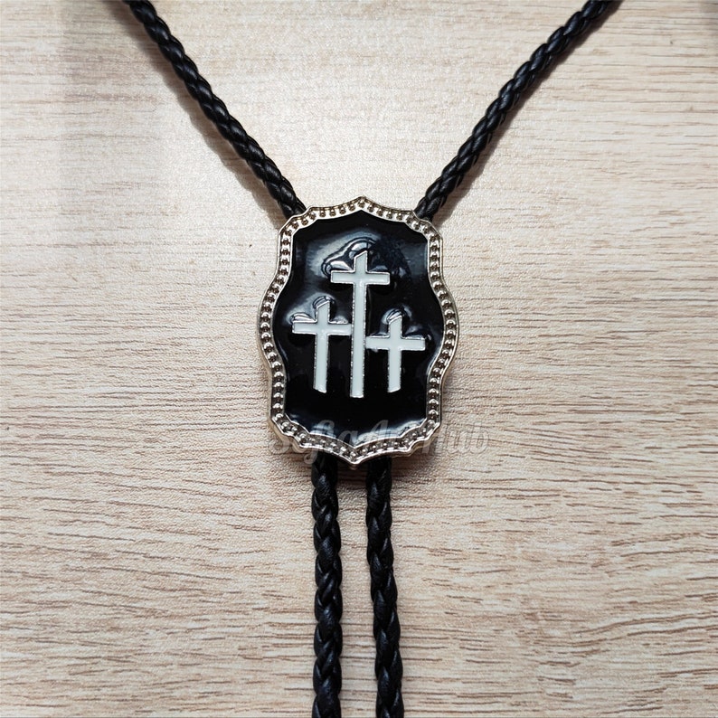 Grave Cross Bolo Tie: Silver