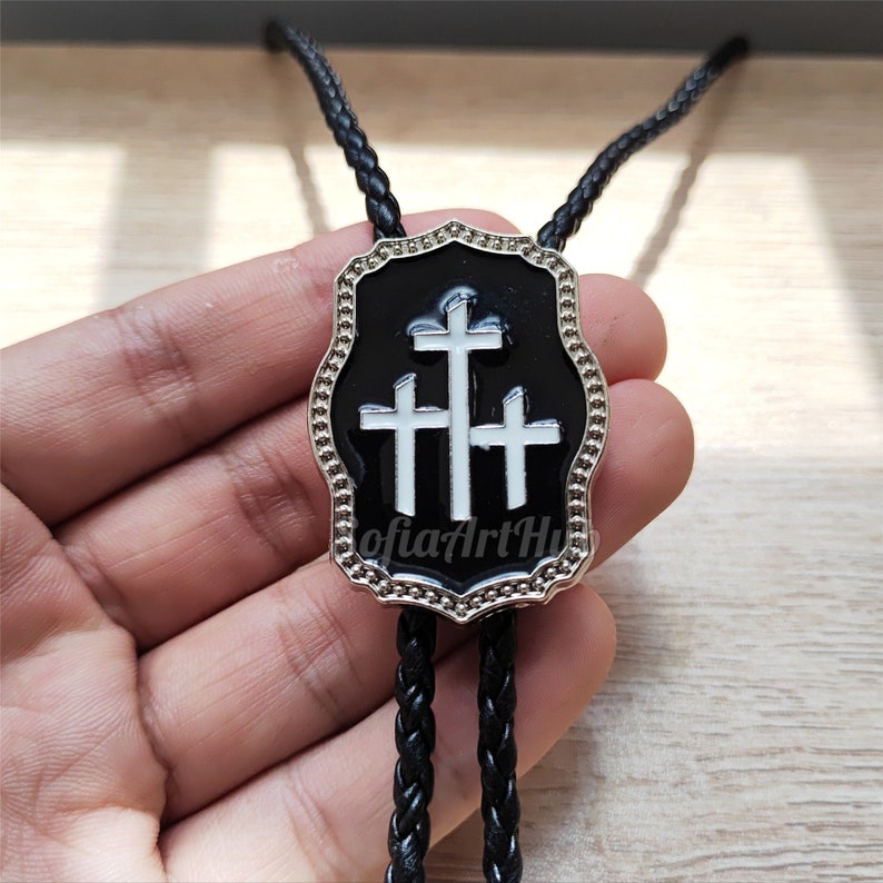 Grave Cross Bolo Tie: Silver