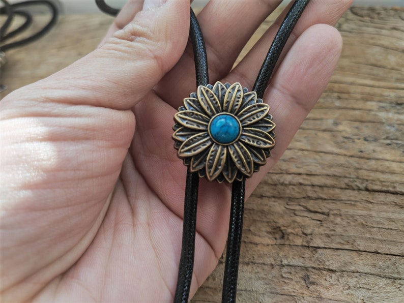 Turquoise Flower Bolo Tie: Copper Western Cowboy Necktie