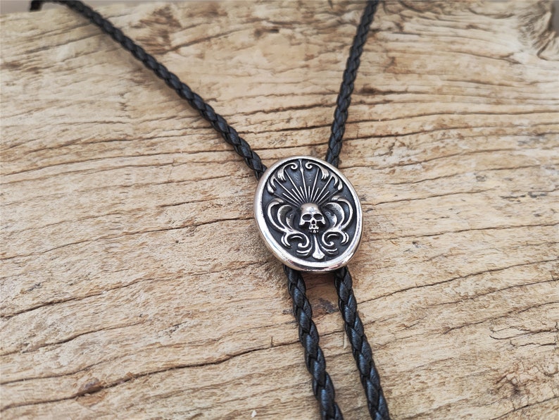 Skull Flower Bolo Tie: Silver