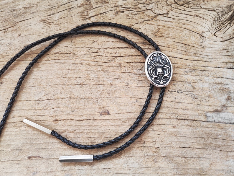 Skull Flower Bolo Tie: Silver