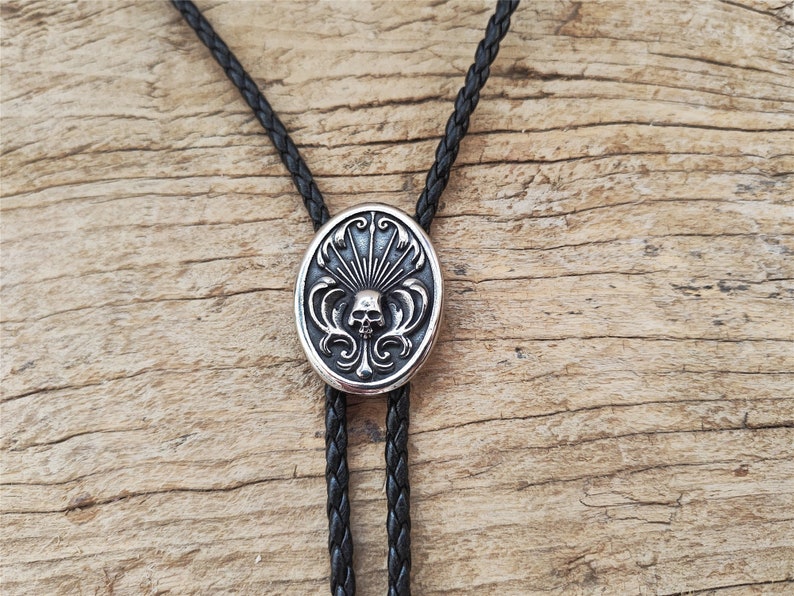 Skull Flower Bolo Tie: Silver