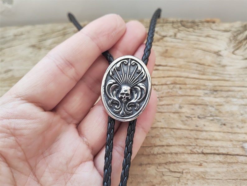 Skull Flower Bolo Tie: Silver