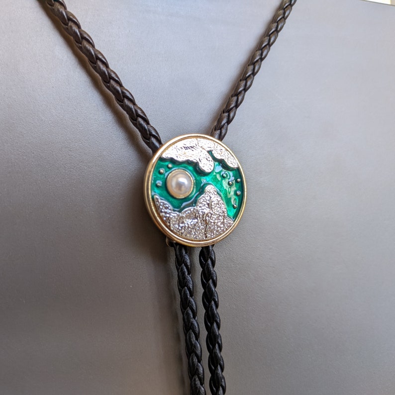 Mountain Pearl Bolo Tie