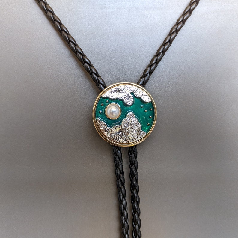 Mountain Pearl Bolo Tie