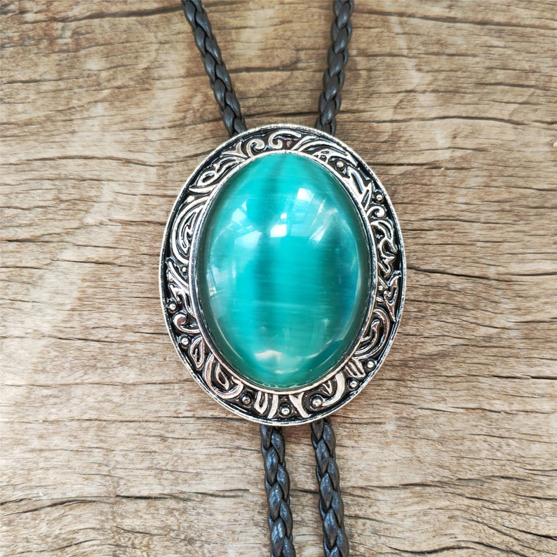 Green Cat-eye Stone Bolo Tie: Silver