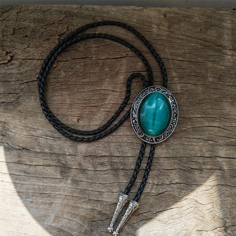 Green Cat-eye Stone Bolo Tie: Silver