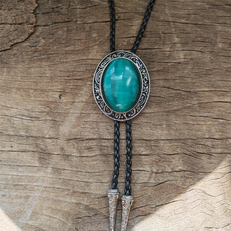 Green Cat-eye Stone Bolo Tie: Silver