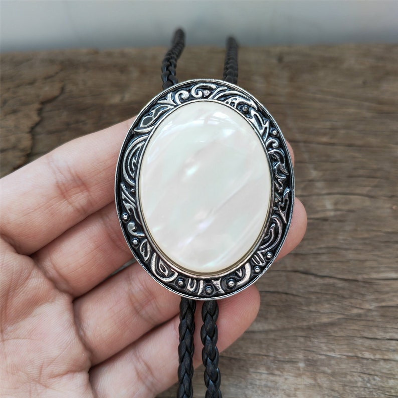 Mother of Pearl Shell Bolo Tie: Silver