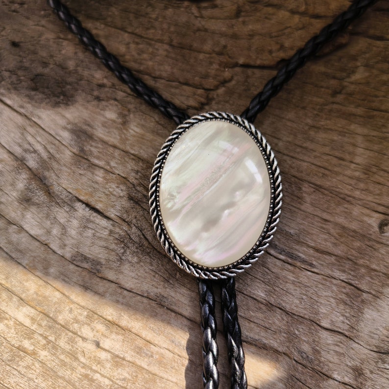 Mother of Pearl Shell Bolo Tie