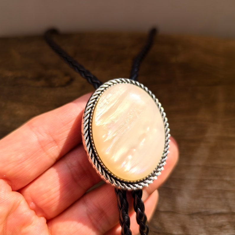 Mother of Pearl Shell Bolo Tie