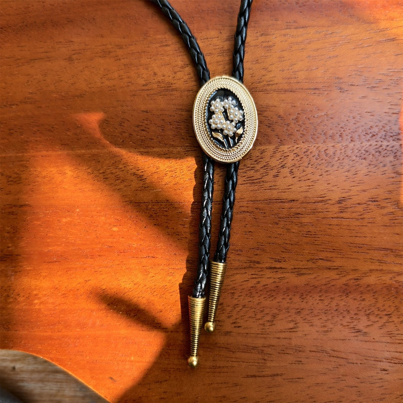 Small Pearl Flower Bolo Tie