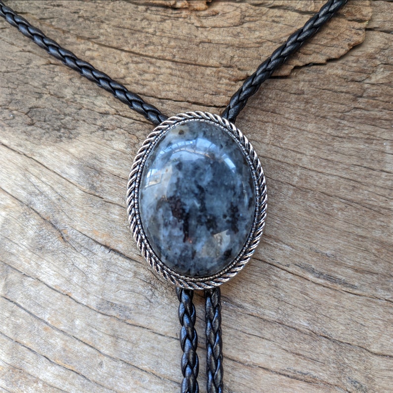 Grey Crazy Agate Bolo Tie: Western Cowboy Necklace