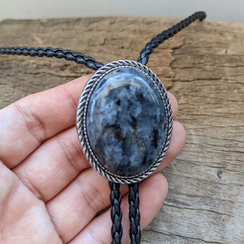 Grey Crazy Agate Bolo Tie: Western Cowboy Necklace