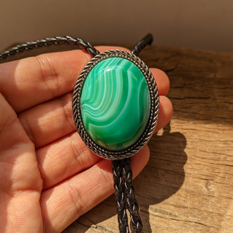 Green Agate Bolo Tie: Silver-Plated Western Cowboy Necktie