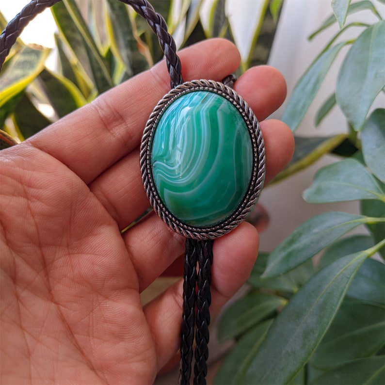 Green Agate Bolo Tie: Silver-Plated Western Cowboy Necktie