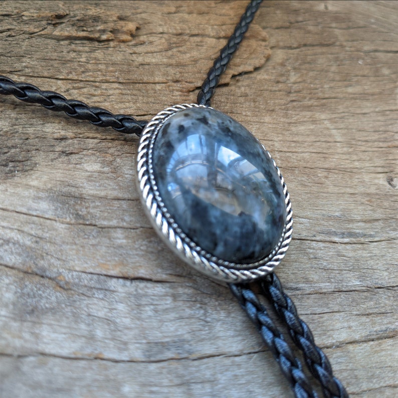 Grey Crazy Agate Bolo Tie: Western Cowboy Necklace