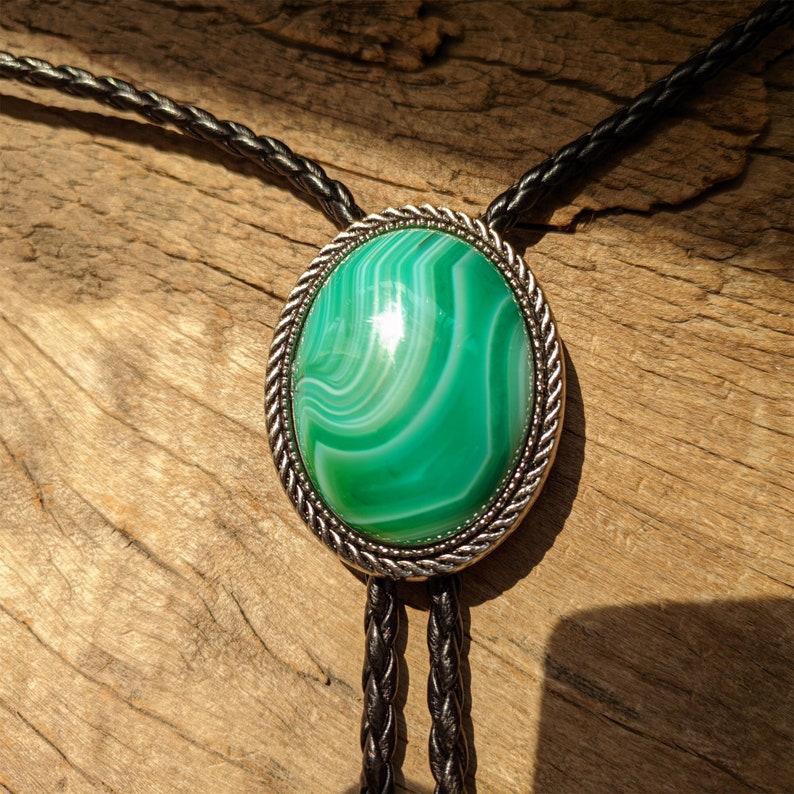 Green Agate Bolo Tie: Silver-Plated Western Cowboy Necktie