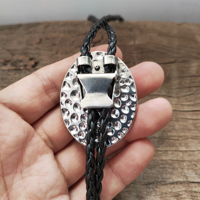 Green Lotus Stone Bolo Tie: Silver-Plated Western Necktie