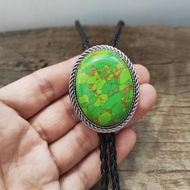 Green Lotus Stone Bolo Tie: Silver-Plated Western Necktie