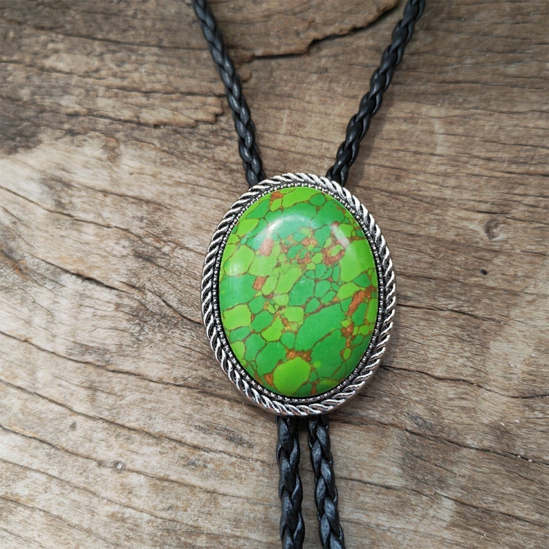 Green Lotus Stone Bolo Tie: Silver-Plated Western Necktie