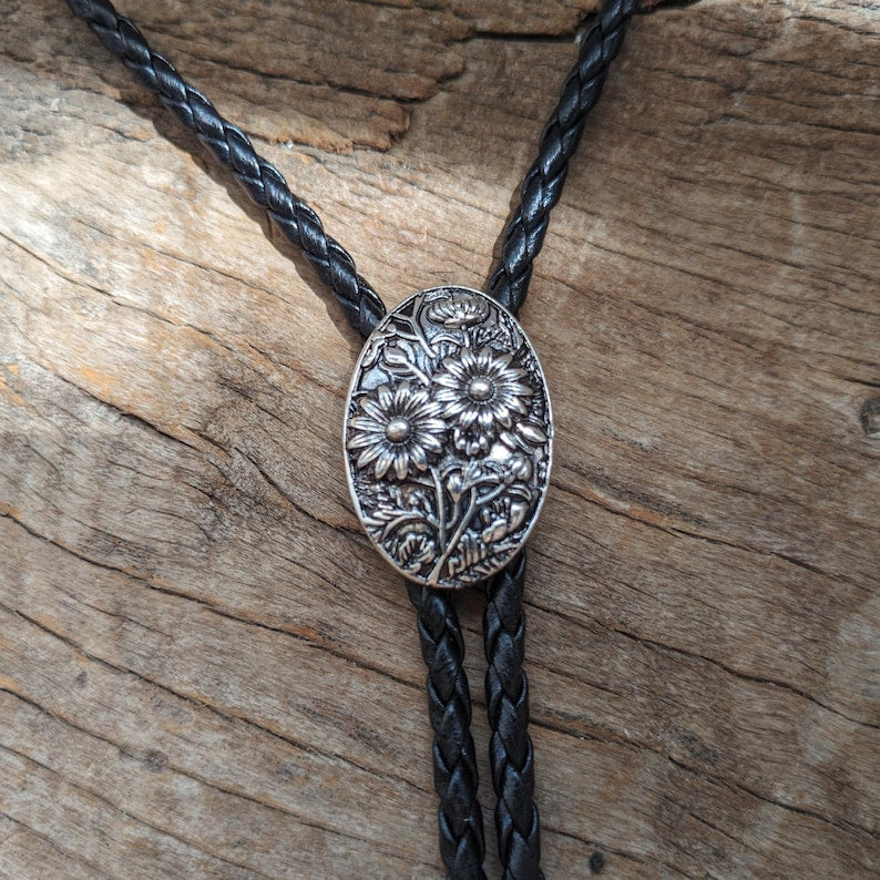 Metal Style Daisy Bolo Tie