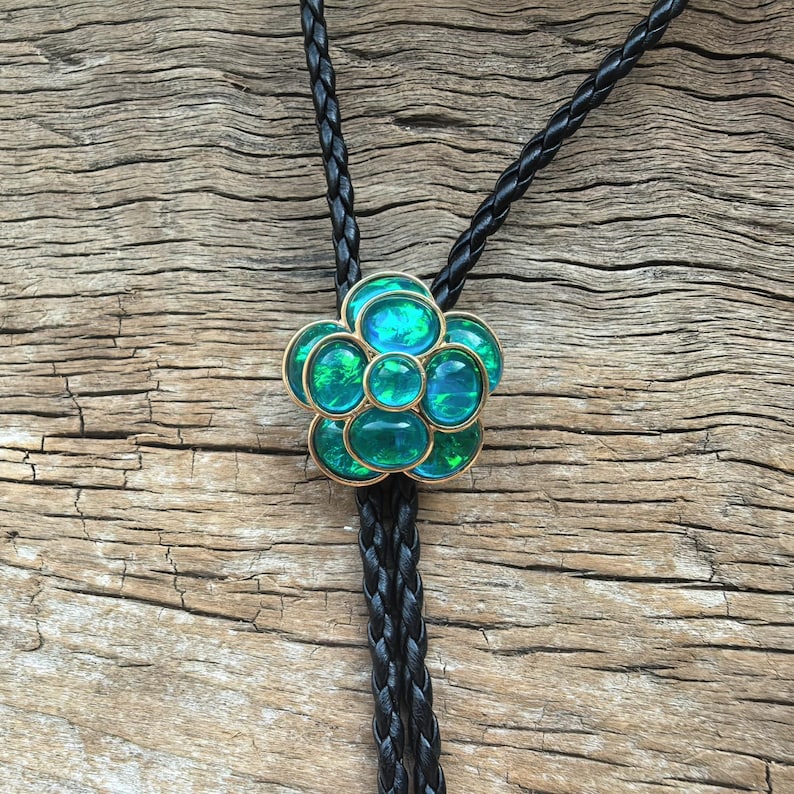 Green Acrylic Flower Bolo Tie: Western Cowboy PU Leather Necklace