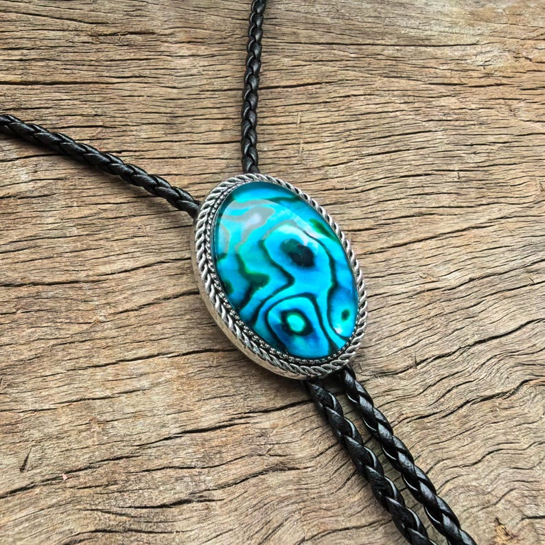 Mysterious Ripples Bolo Tie: Silver