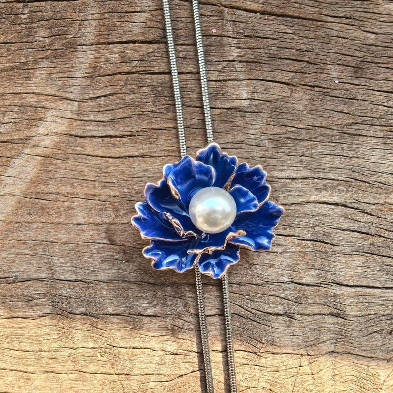 Pearl Blue Flower Bolo Tie: Silver