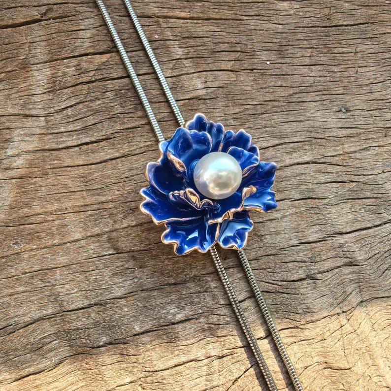 Pearl Blue Flower Bolo Tie: Silver