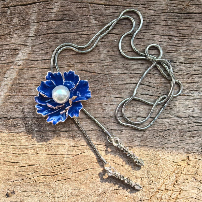 Pearl Blue Flower Bolo Tie: Silver