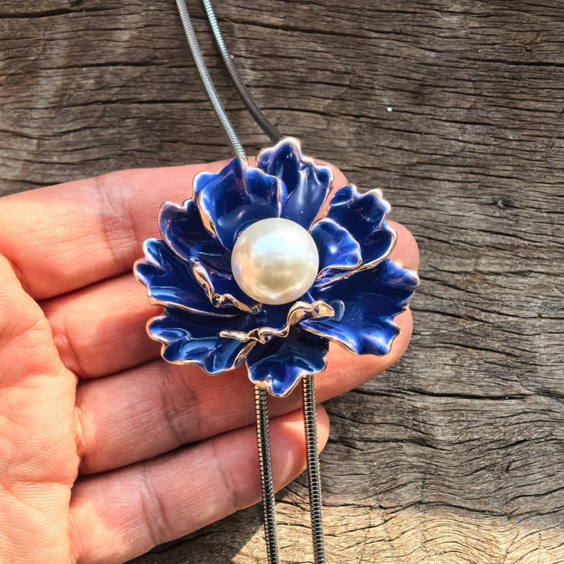 Pearl Blue Flower Bolo Tie: Silver